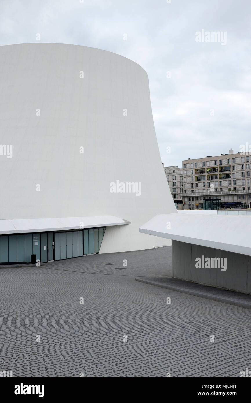 Die Stadt Le Havre feiert seinen 500sten Hochzeitstag, Theater in Le Volcan von Oskar Niemeyer. Stockfoto