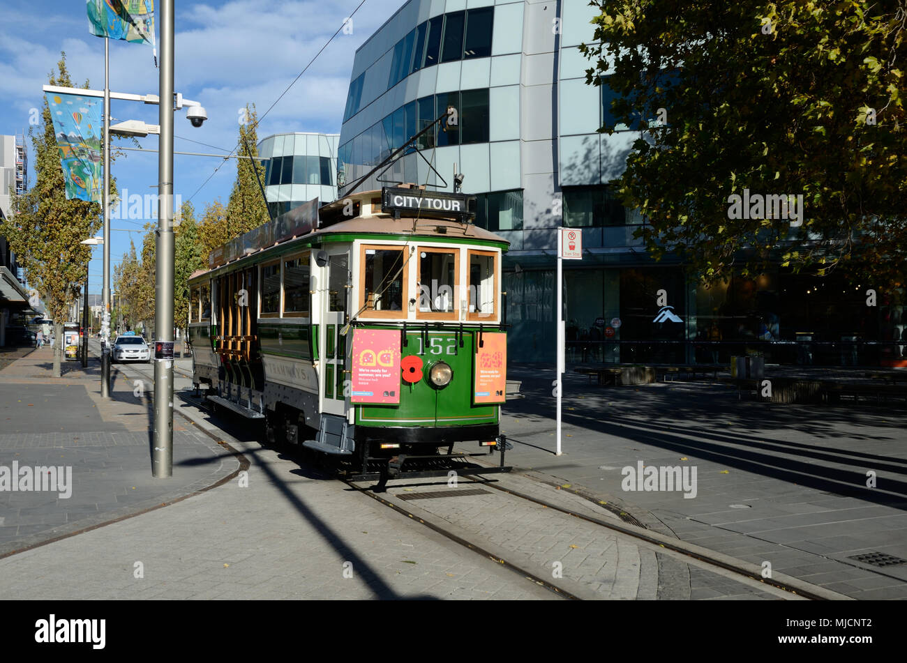 CHRISTCHURCH, NEUSEELAND, 20. APRIL 2018: Straßenbahnen für die Touristen sind zurück auf Schiene in Christchurch, Südinsel, Neuseeland Stockfoto