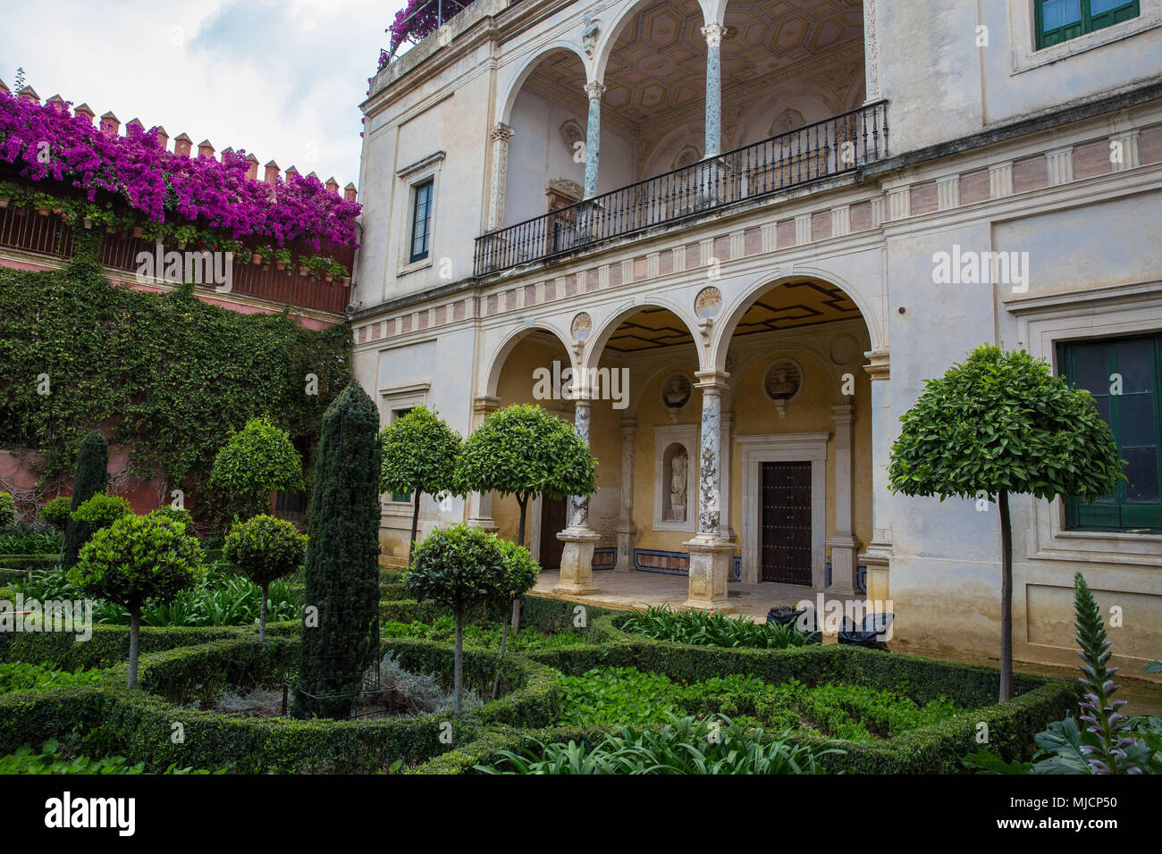 Europa, Spanien, Andalusien, Sevilla, Real Alcazar, Innenhof, französischer Garten Stockfoto