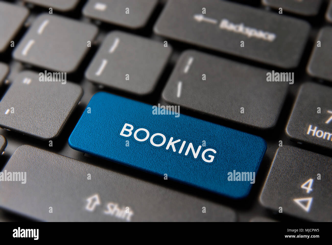 Business buchung Taste für online Urlaub buchung Konzept. Buchen Hotel Icon in blauer Farbe. Stockfoto