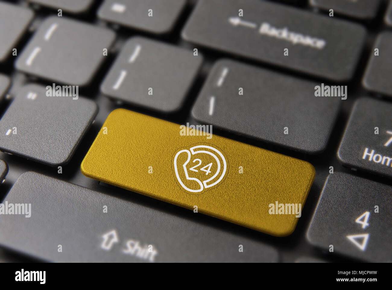 Immer online Konzept für 24 Stunden Business, Computer Tastatur Taste mit einem rund um die Uhr auf das Symbol Tastatur in der Farbe gold. Stockfoto