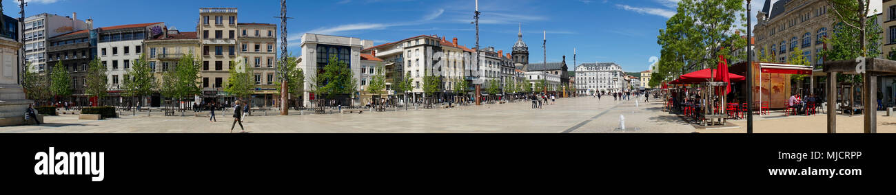 Panorama-aufnahme des Place de Jaude in Clermont-Ferrand. Puy-de-Dome, Frankreich. Stockfoto