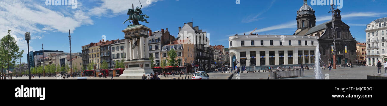 Panorama-aufnahme des Place de Jaude in Clermont-Ferrand. Puy-de-Dome, Frankreich. Stockfoto