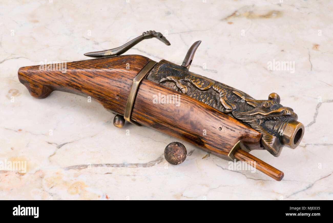 Antike chinesische 19. Jahrhundert matchlock Pistole manchmal als eine Hand Cannon. Stockfoto