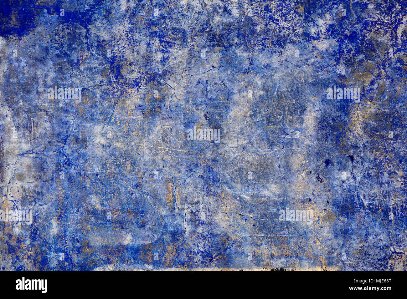 Alte Schrift und Werbung auf einer Außenwand, Frankreich, Provence Stockfoto