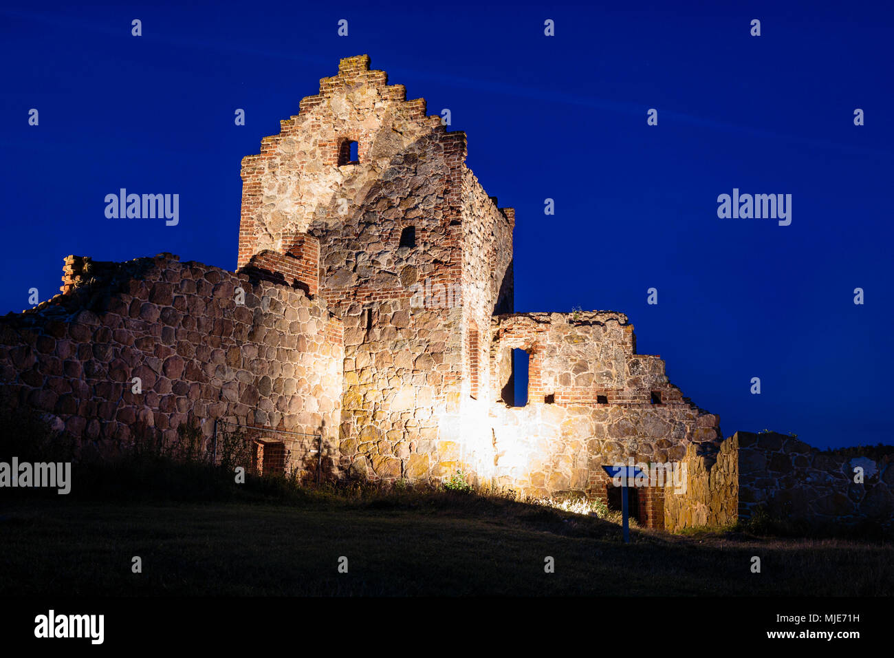 Leuchtet auf: Der ehemalige Eingang zum inneren Teil der Burgruine Hammershus (13. Jahrhundert), Europa, Dänemark, Bornholm, Stockfoto