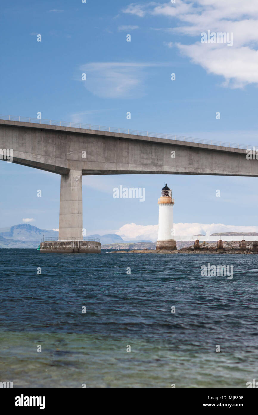 Optische Täuschung, es gibt eine Brücke vor dem Leuchtturm Stockfoto