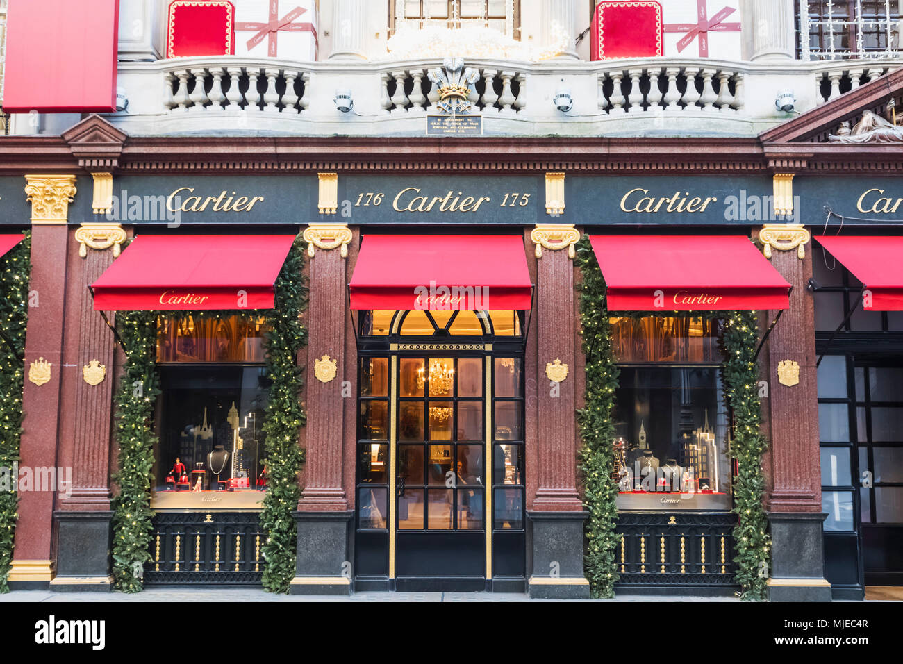 England, London, New Bond Street, Cartier Store mit Weihnachtsschmuck Stockfoto