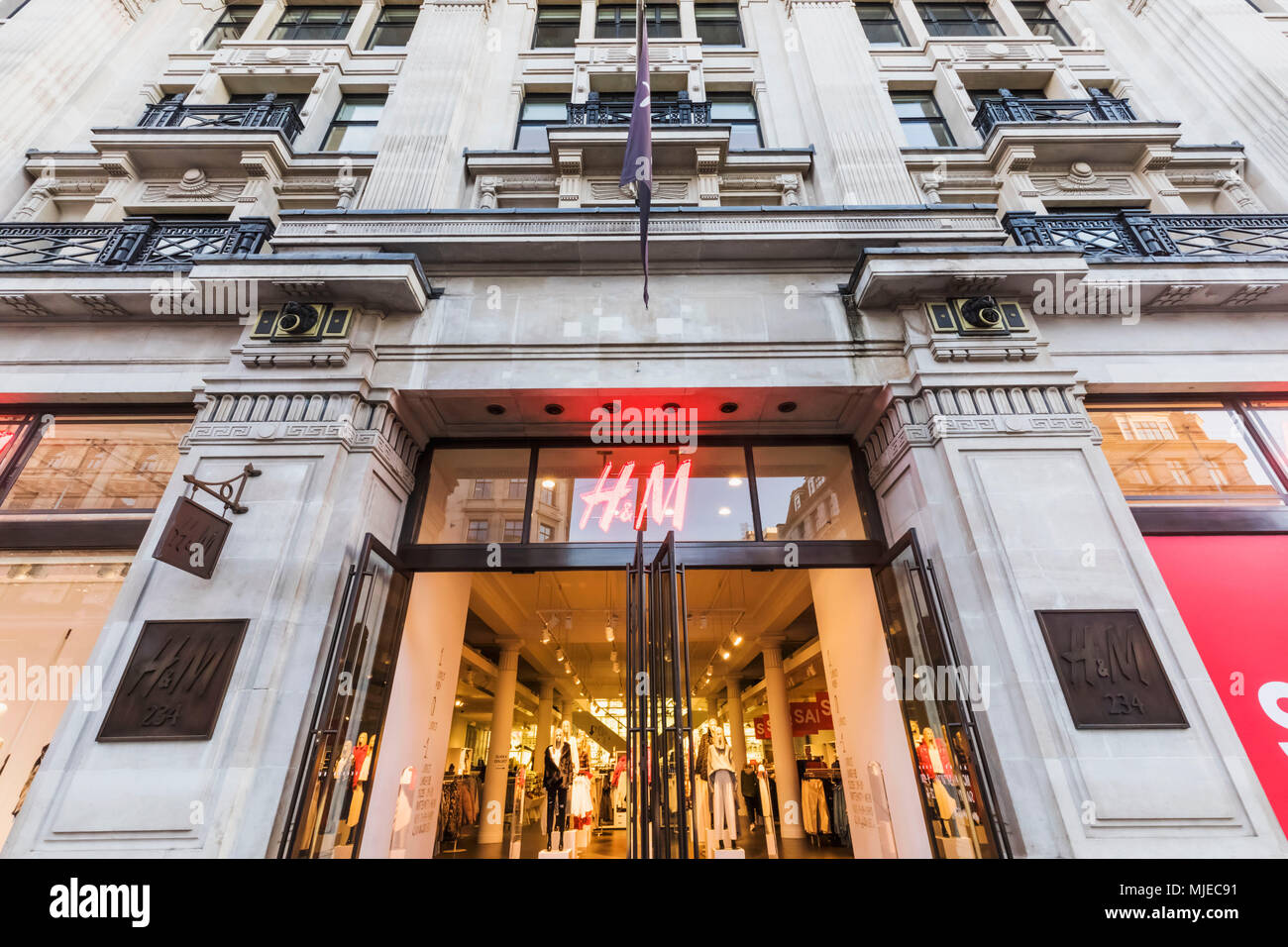 England, London, Regent Stree, H&M Store Eingang Stockfoto