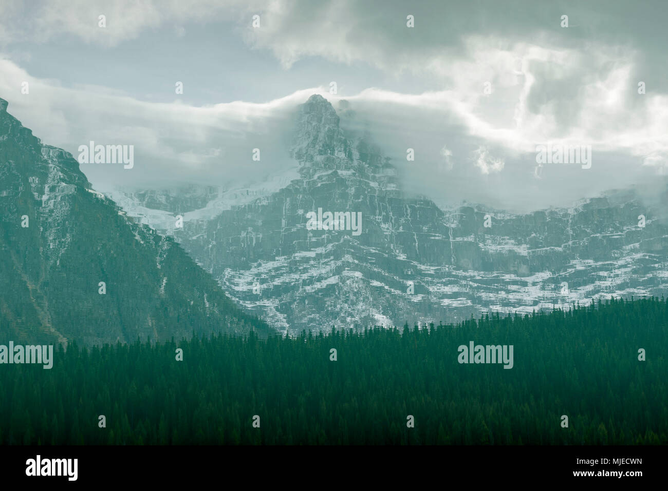 Jasper National Park, Reflexion, Berg, See, Schichten, Spiegel, felsigen Berge, Wolken Stockfoto