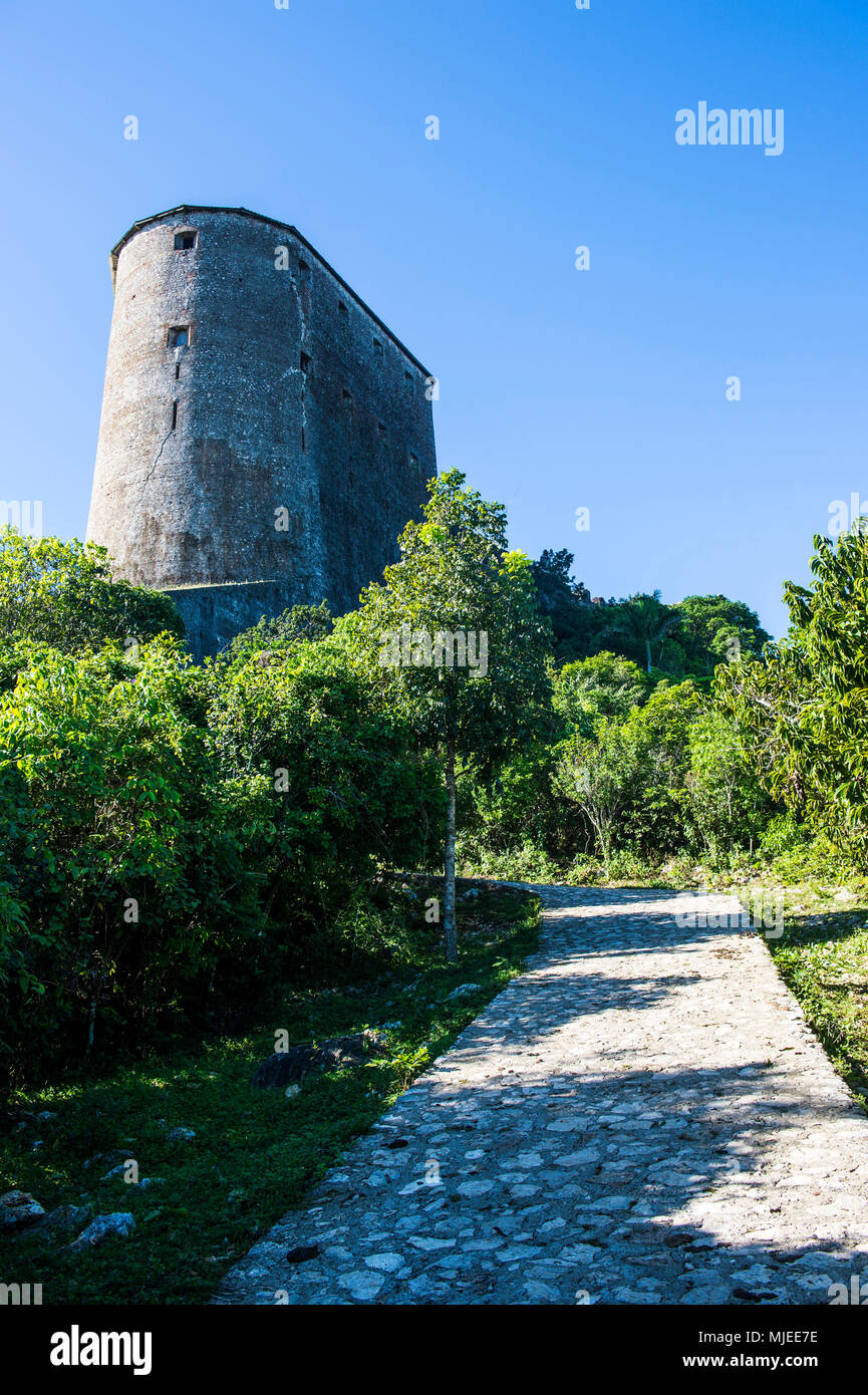 Blick auf die wunderschöne Bergwelt rund um UNESCO-Welterbe Blick die Citadelle Laferriere, Cap Haitien, Haiti, Karibik Stockfoto