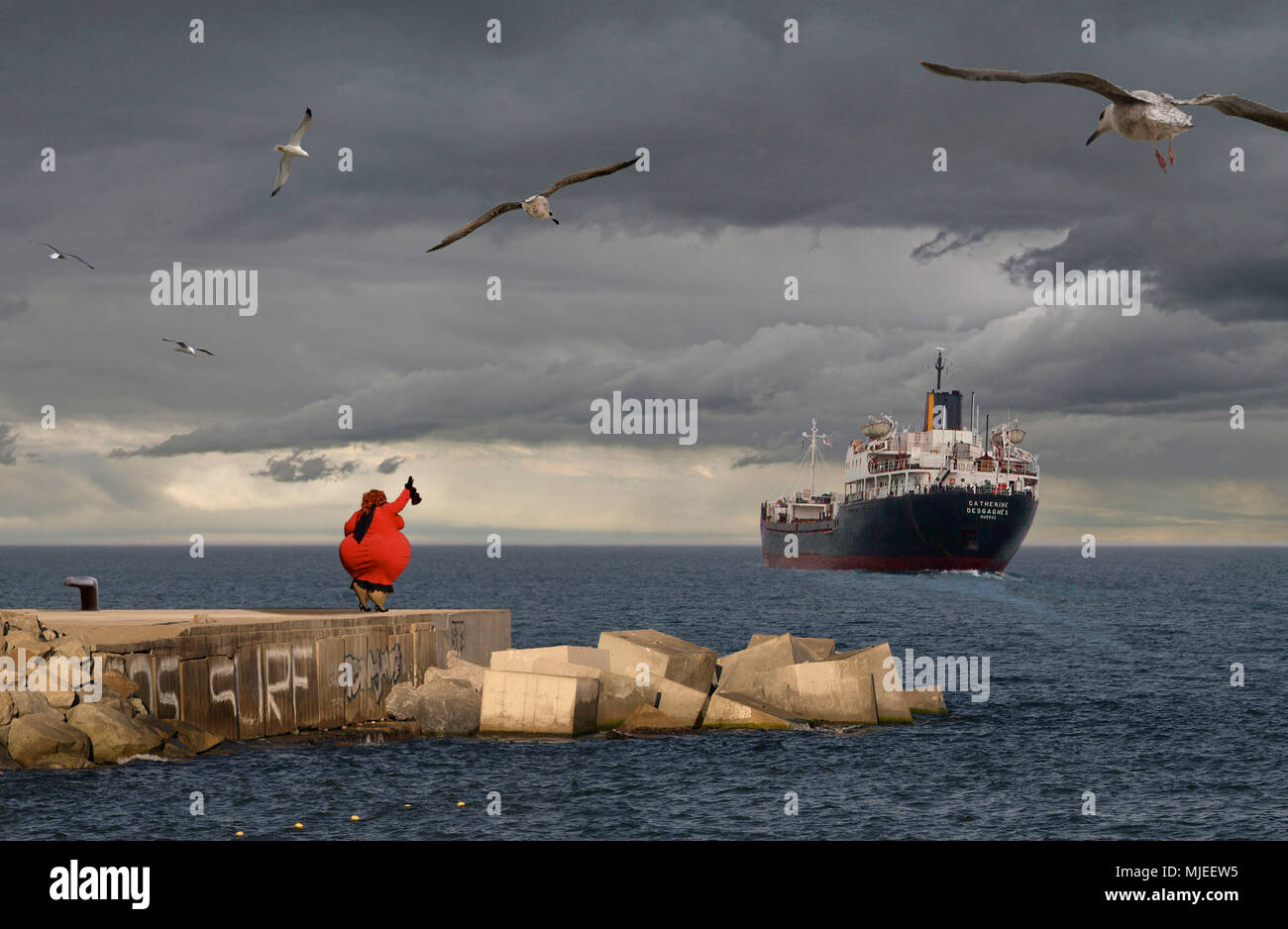 Frau, die Sailor grüßt Stockfoto