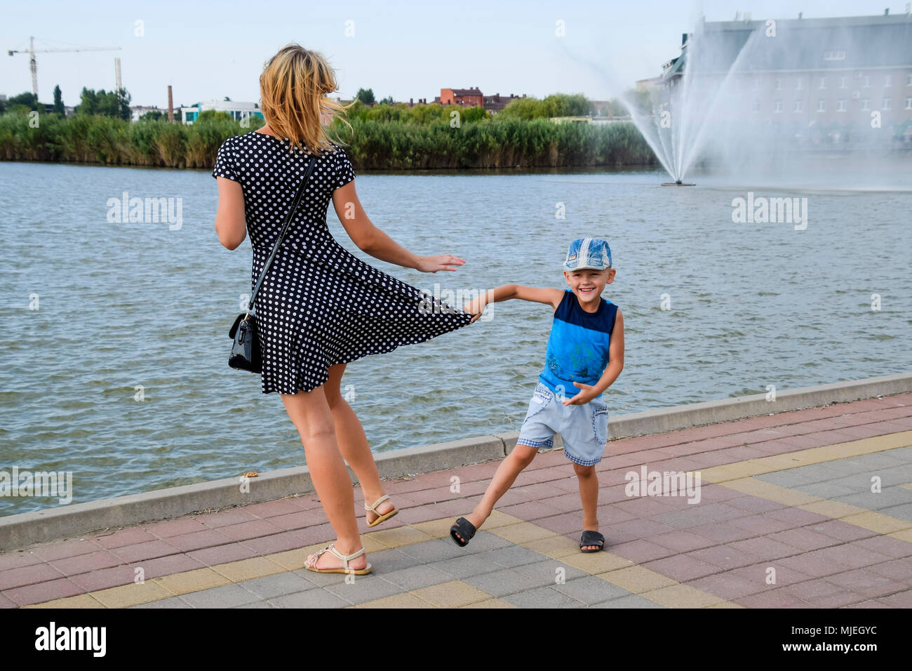 Hand unter dem rock Fotos und Bildmaterial in hoher Auflösung Alamy