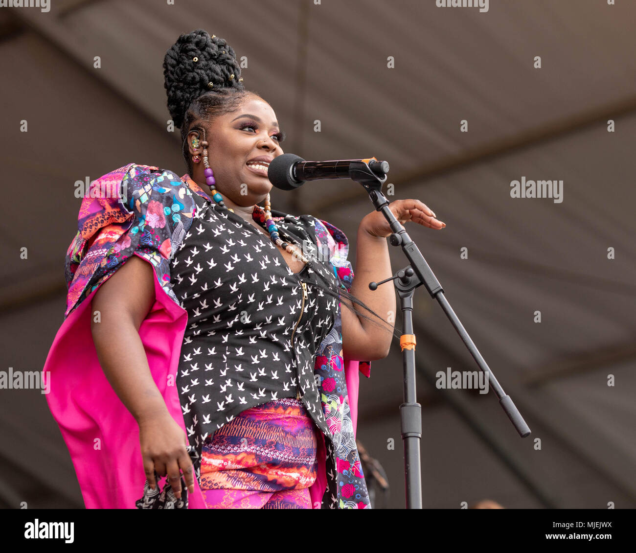 New Orleans, Louisiana, USA. 4. Mai, 2018. TARRIONA "TANK" Ball der Tank und die bangas während 2018 New Orleans Jazz und Heritage Festival an der Rennstrecke Messe in New Orleans, Louisiana: Daniel DeSlover/ZUMA Draht/Alamy leben Nachrichten Stockfoto