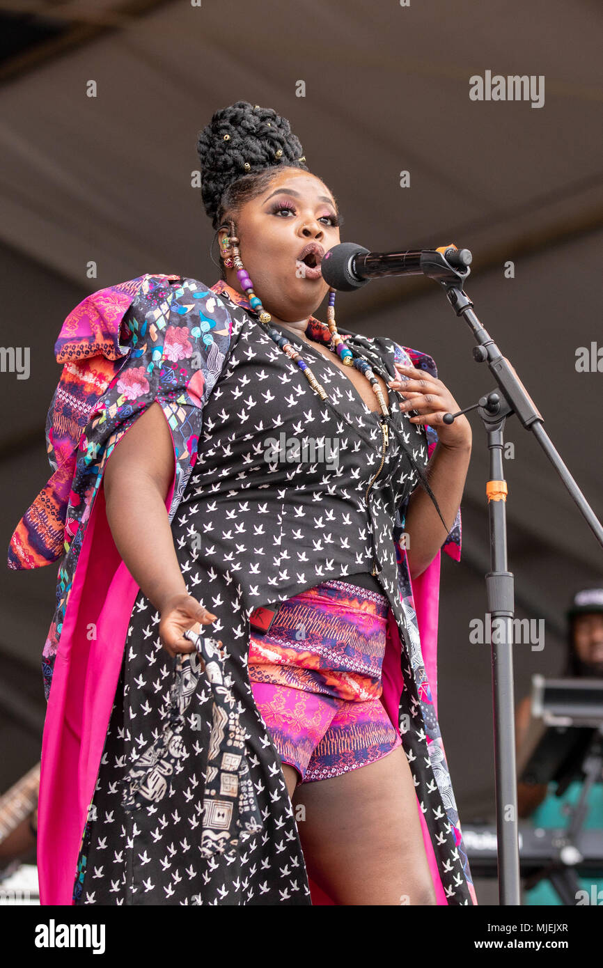 New Orleans, Louisiana, USA. 4. Mai, 2018. TARRIONA "TANK" Ball der Tank und die bangas während 2018 New Orleans Jazz und Heritage Festival an der Rennstrecke Messe in New Orleans, Louisiana: Daniel DeSlover/ZUMA Draht/Alamy leben Nachrichten Stockfoto