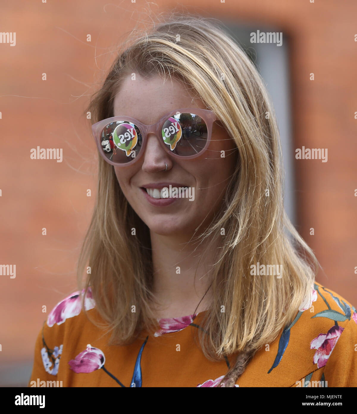 5/5/2018. Zusammen für Ja starten. Eilish O'Carroll von Frau Braun Jungen mit Mütter, Töchter, Großmütter und Tanten an einem "lebt sie auf der Straße "photocall in Phibsborough, Dublin für ein Ja bei der bevorstehenden Volksabstimmung am 8. Änderung der Verfassung, die darauf abzielt, die bestehenden Beschränkungen des Zugangs von Frauen zur Abtreibung in Irland zu ändern. Foto: RollingNews.ie Stockfoto