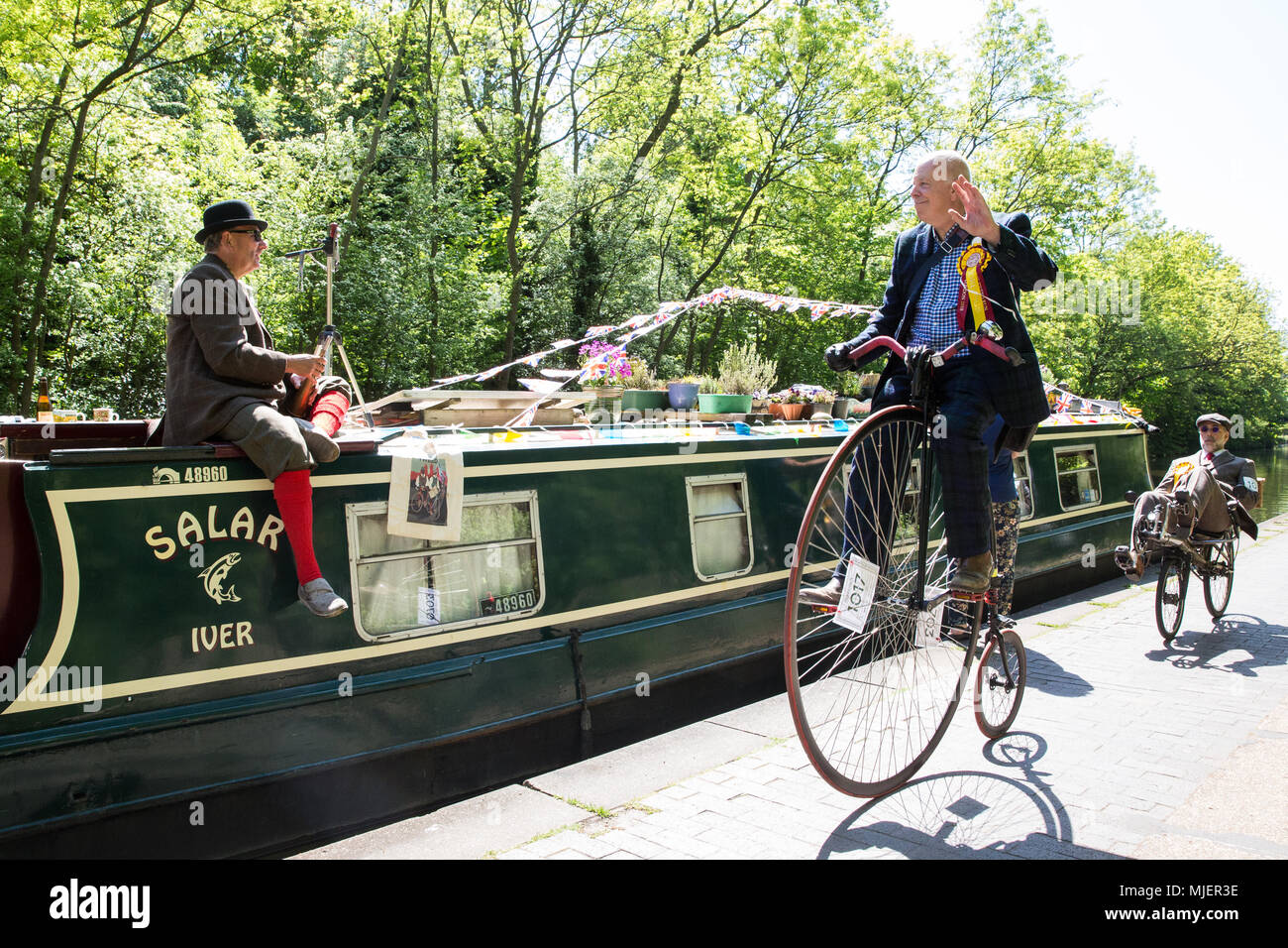 London, Großbritannien. 5 Mai, 2018. Über 500 Radfahrer tragen Tweed Jacken, plus Zweit, plus fours, flachen Kappen, Brogues und anderen Periode radfahren Gang entlang des Regent's Canal auf einem 12 km Route über die Londoner Innenstadt auf der Jubiläumsausgabe der jährlichen Tweed laufen in Verbindung mit dem Kanal und Fluss Vertrauen. Credit: Mark Kerrison/Alamy leben Nachrichten Stockfoto