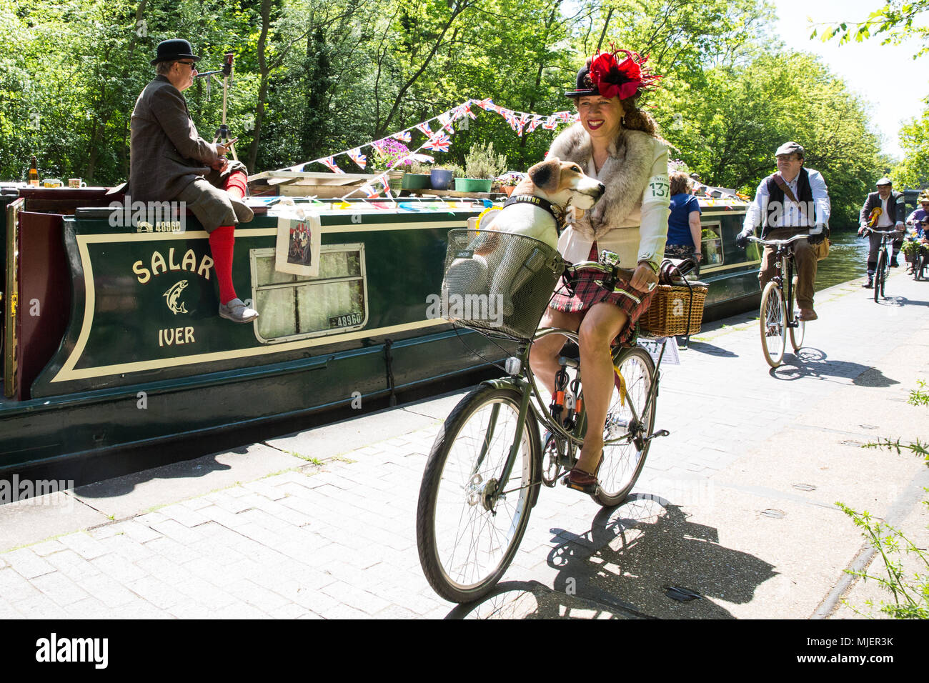 London, Großbritannien. 5 Mai, 2018. Über 500 Radfahrer tragen Tweed Jacken, plus Zweit, plus fours, flachen Kappen, Brogues und anderen Periode radfahren Gang entlang des Regent's Canal auf einem 12 km Route über die Londoner Innenstadt auf der Jubiläumsausgabe der jährlichen Tweed laufen in Verbindung mit dem Kanal und Fluss Vertrauen. Credit: Mark Kerrison/Alamy leben Nachrichten Stockfoto