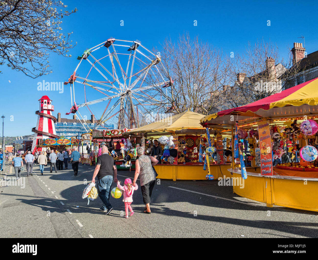 Llandudno, North Wales, UK, 5. Mai 2018. Familie genießen alle den Spaß der Messe an der Llandudno viktorianischen Extravaganza, North Wales, UK Stockfoto