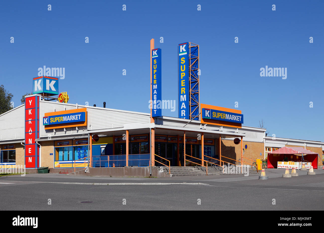 Tornio, Finnland - 20 Juli 2016 : Äußeres der Supermarkt K-Supermarkt Ykkonen Gebäude Mitglied des Finnischen Kesko-Gruppe. Stockfoto