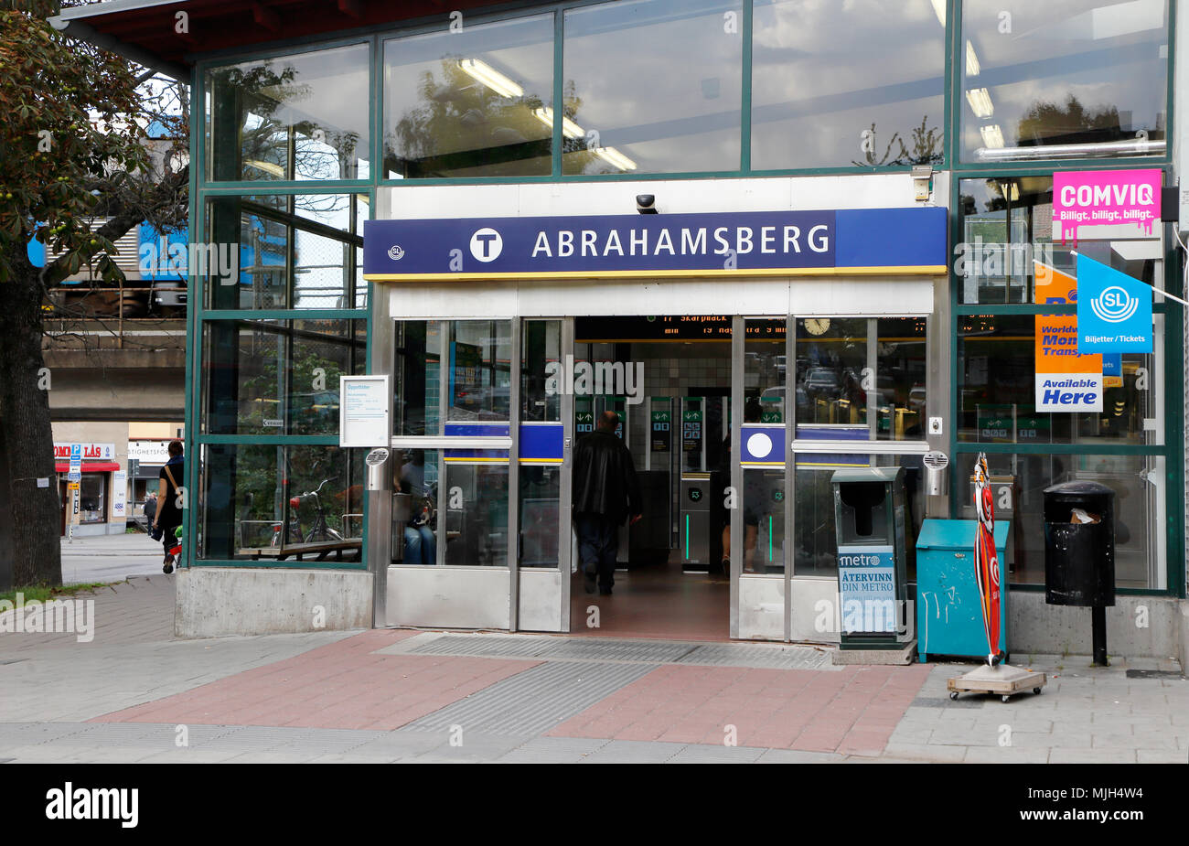 Stockholm, Schweden - 13 September, 2016: Der Eingang zum U-Bahnhof sububan Abrahamsberg in der Stockholmer U-Bahn. Stockfoto