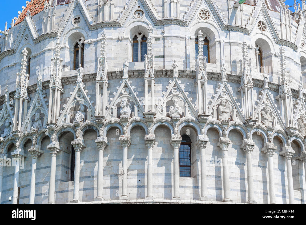 Fassade der Pisa baptisterium an der Piazza dei Miracoli (Platz der Wunder) in Italien Stockfoto