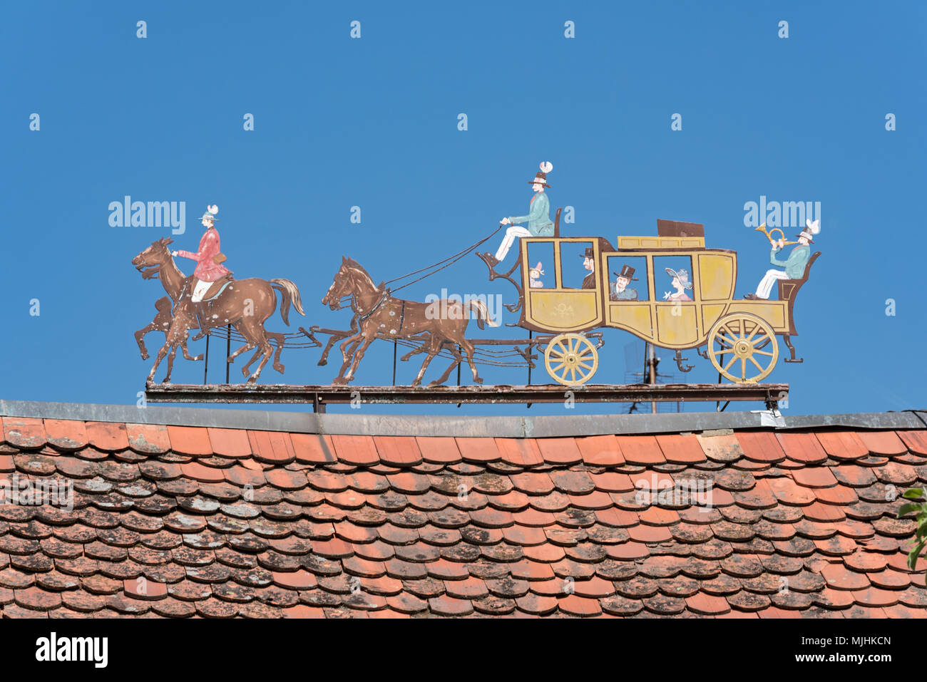 Metall zahlen Stagecoach auf dem Dach eines Immobilien Stockfoto