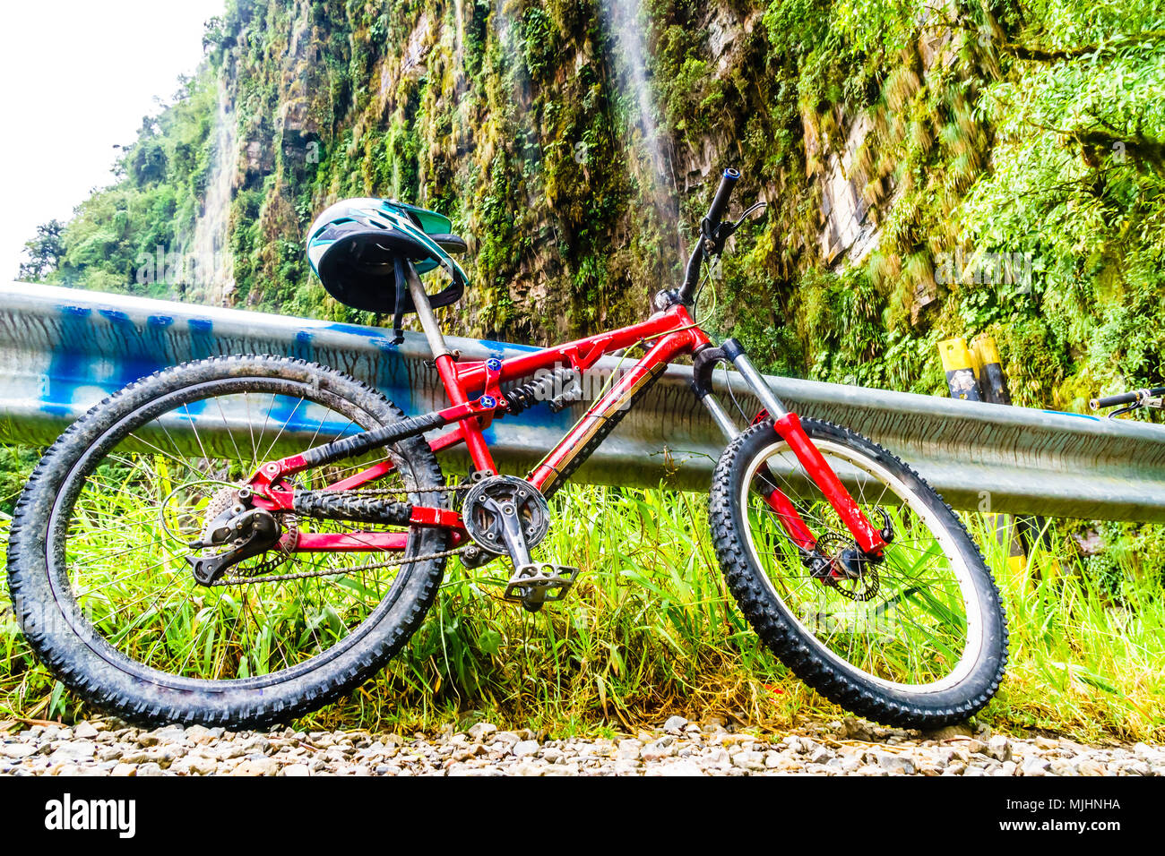 Blick auf Mountainbike auf den Tod Straße in die Yungas Boliviens Stockfoto