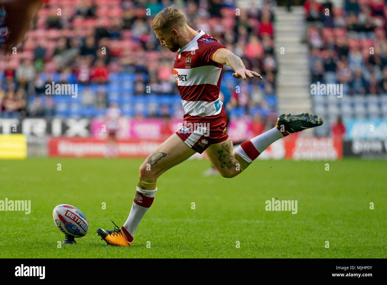 Die wigan Warriors Sam Tomkins ein Tor den 4. Mai 2018, DW Stadium, Wigan, England; Betfred Super League Rugby, Wigan Warriors v Salford Rote Teufel Stockfoto