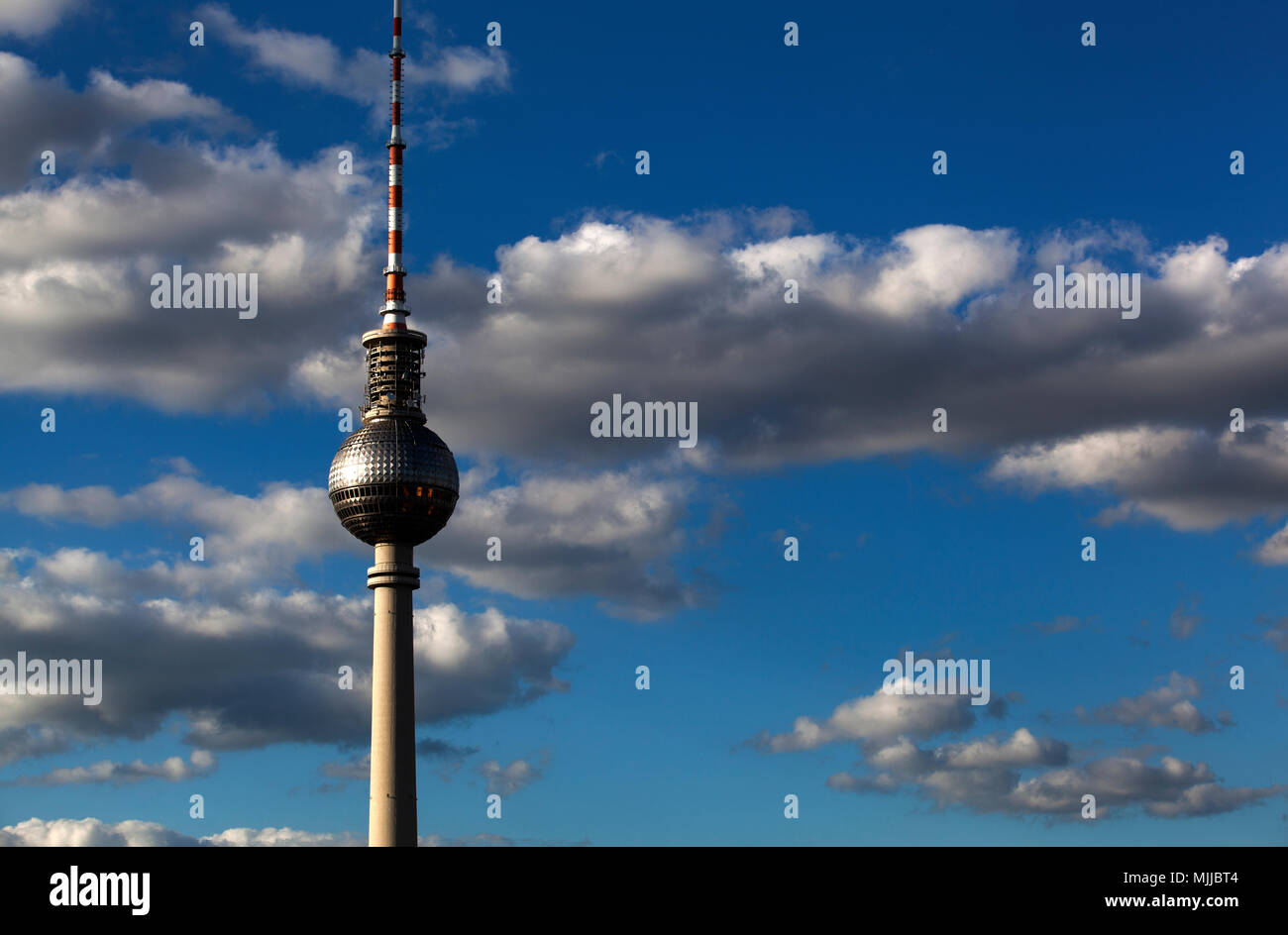 Fernsehturm am Alexanderplatz in Berlin. Stockfoto