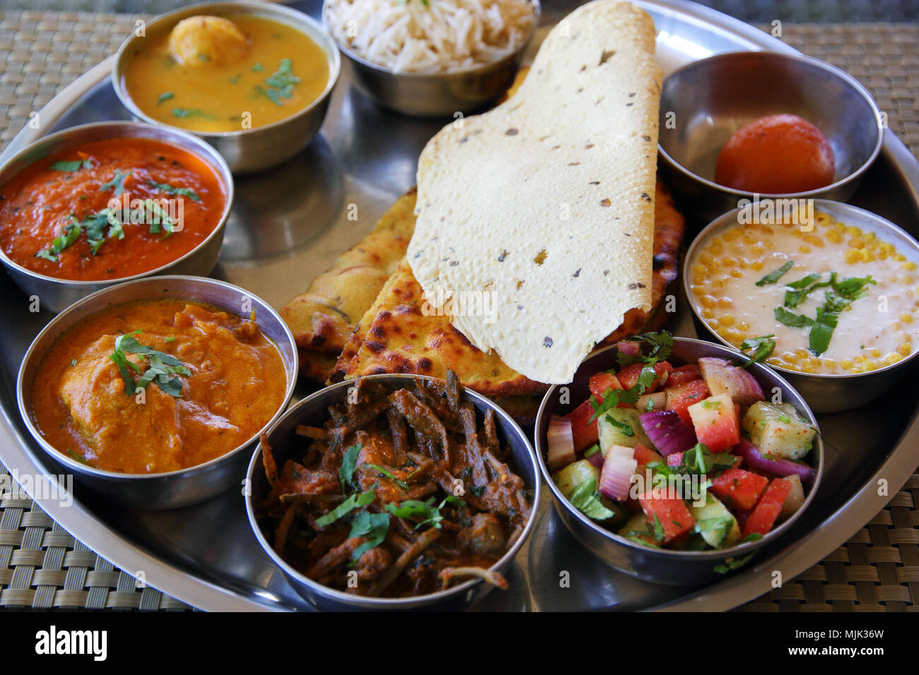 Typische indische Küche von Jaipur - thali Rajasthani Stockfoto