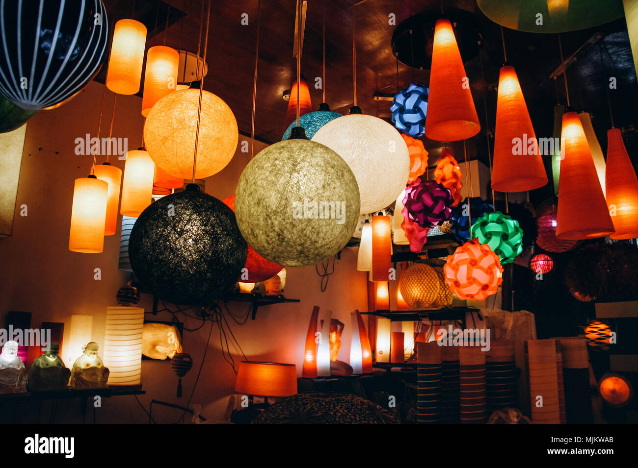 Lokale design farbiges Licht Lampen im shop Insel Bali Stockfoto
