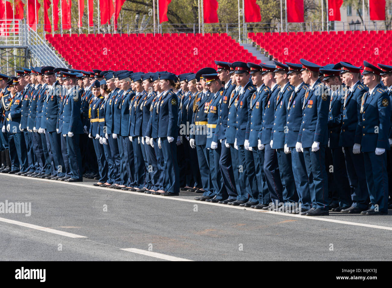 SAMARA - 5. Mai: Generalprobe der militärischen Parade während der Feier der Tag des Sieges im Großen Vaterländischen Krieg - russische Soldaten, die auf dem Stockfoto