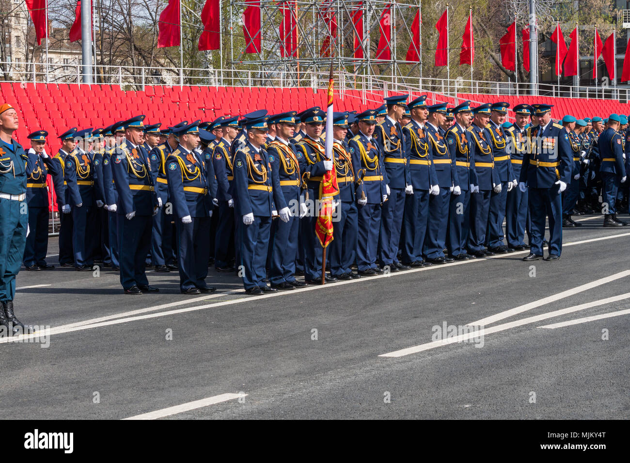 SAMARA - 5. Mai: Generalprobe der militärischen Parade während der Feier der Tag des Sieges im Großen Vaterländischen Krieg - russische Soldaten, die auf dem Stockfoto