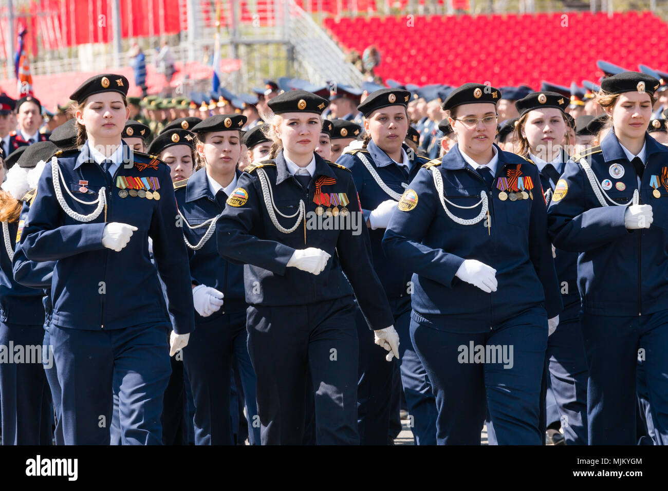 SAMARA - 5. Mai: Generalprobe der militärischen Parade während der Feier der Tag des Sieges im Großen Vaterländischen Krieg - russische Soldaten marschieren auf der Stockfoto