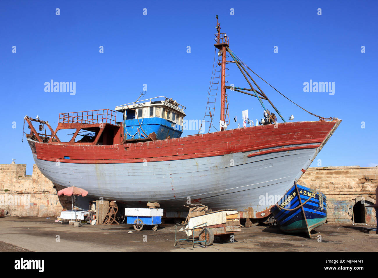 Schiff im Hafen von Essaouira, Marokko Stockfoto