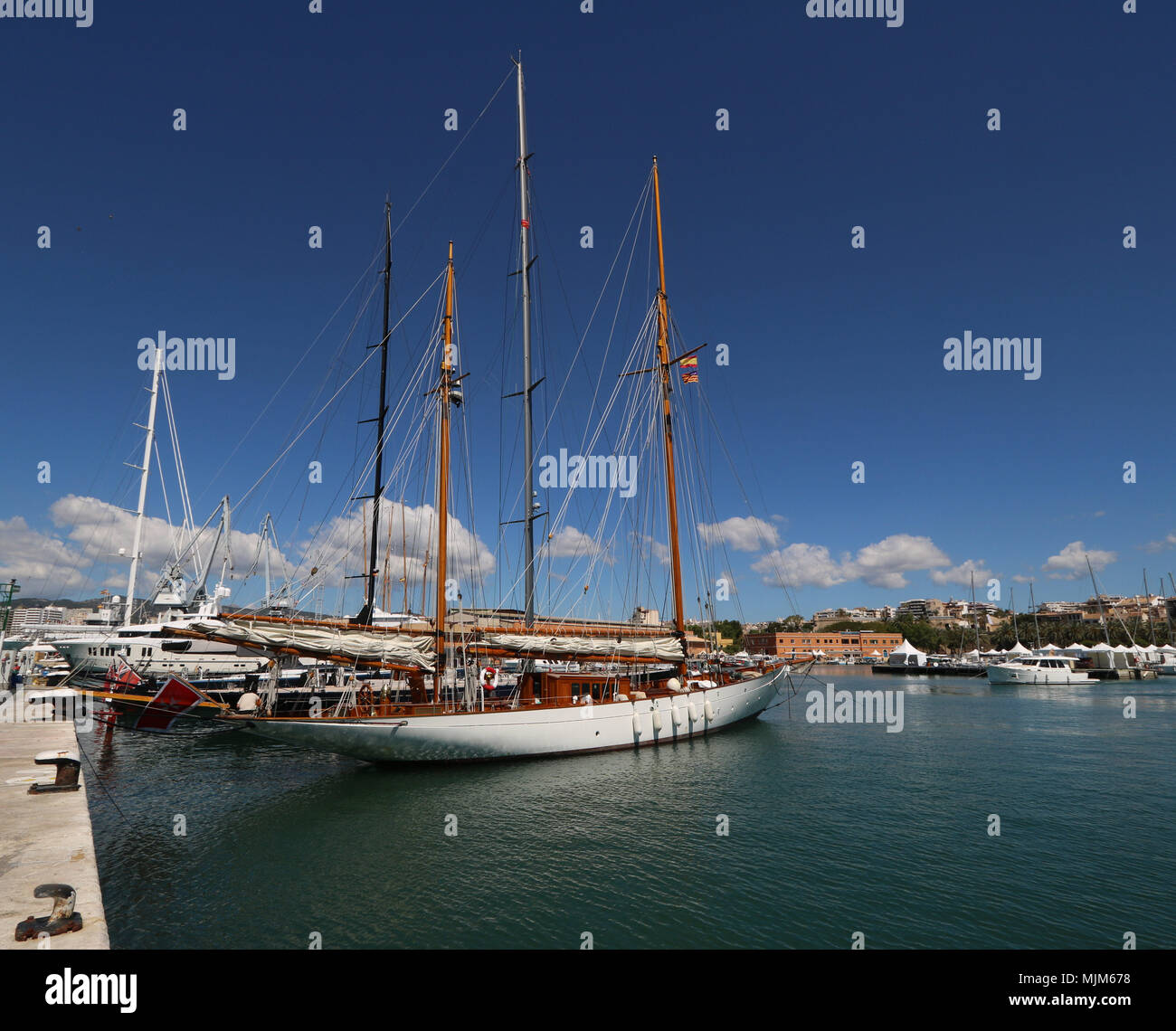 Luxus Mallorca - Super Segelyacht "Emmaline" (33 m/107 ft, von Holland Jachtbou Baujahr 2003 renoviert 2015) - Boote bei Palma Internationa Stockfoto