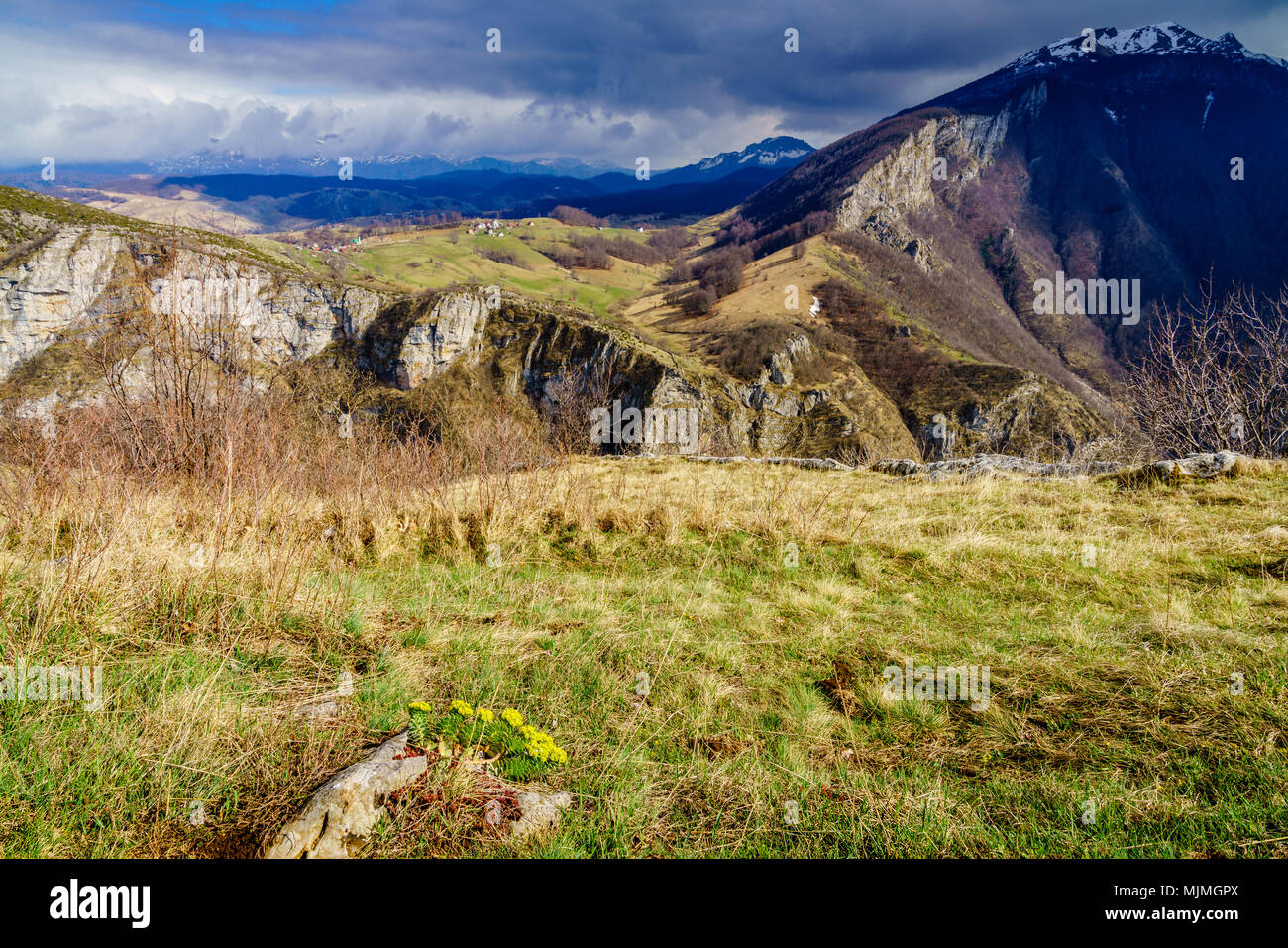 Malerische Aussicht der Dinarischen Alpen in Bosnien-herzegowina in der Nähe von Sarajevo Stockfoto