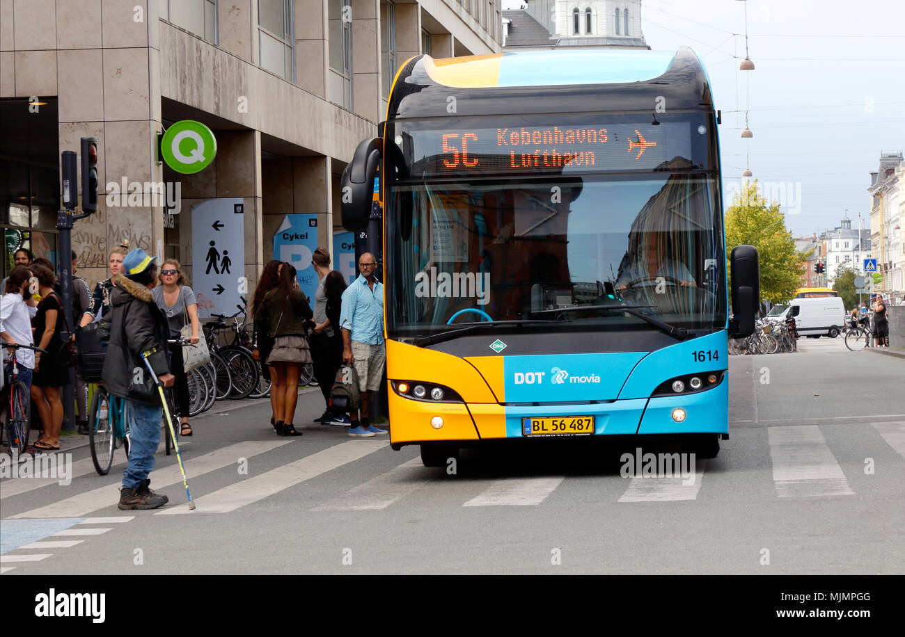 Kopenhagen, Dänemark - 24 August, 2017: eine öffentliche Verkehrsmittel Bus Service für Movia in Zeile 5 C mit Ziel Flughafen Kastrup. Stockfoto