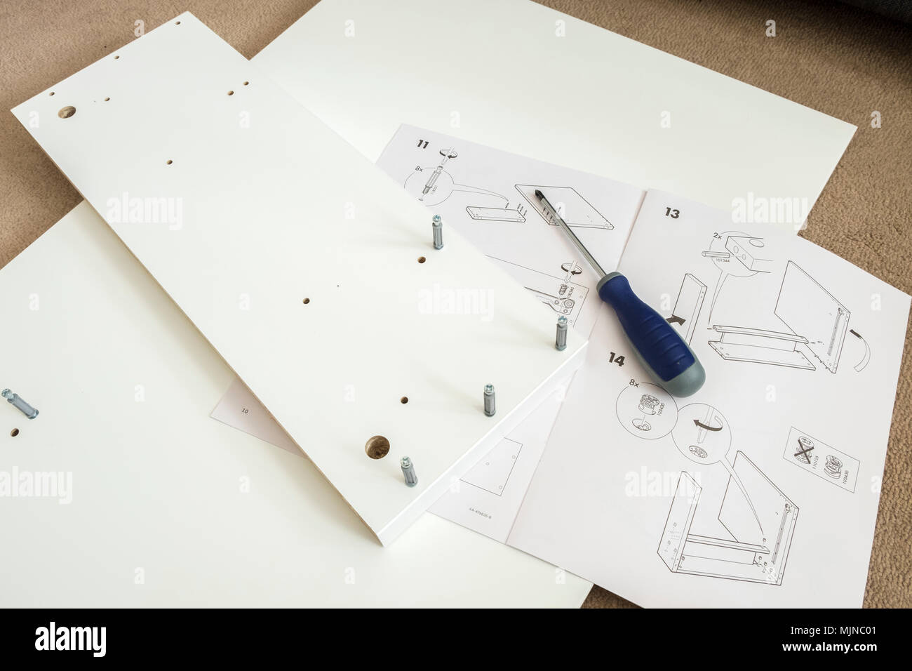 Ikea Selbstmontage Möbel Anleitungen und Tools Stockfoto