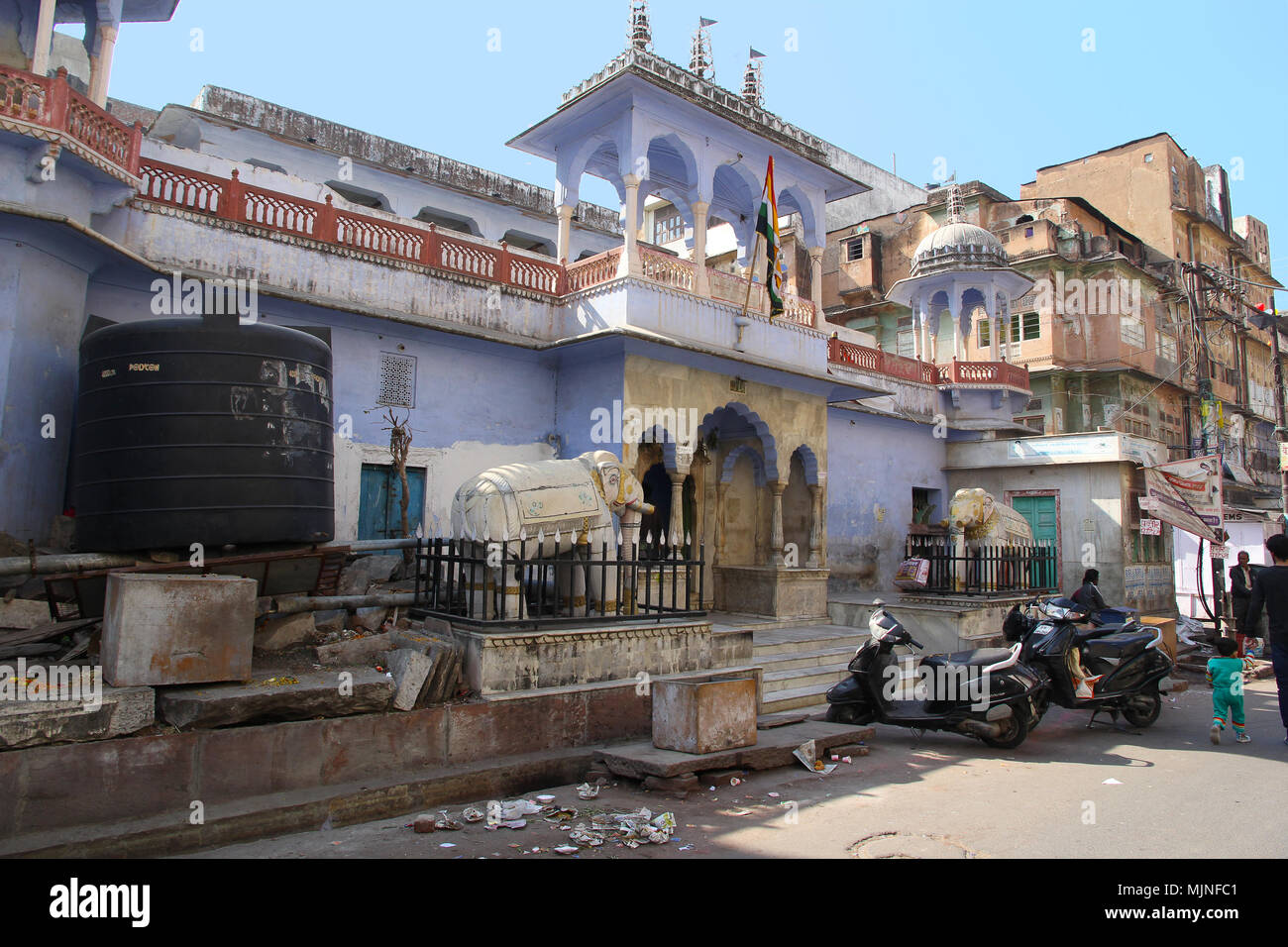 Typische Straße der Altstadt von Jaipur, Indien Stockfoto