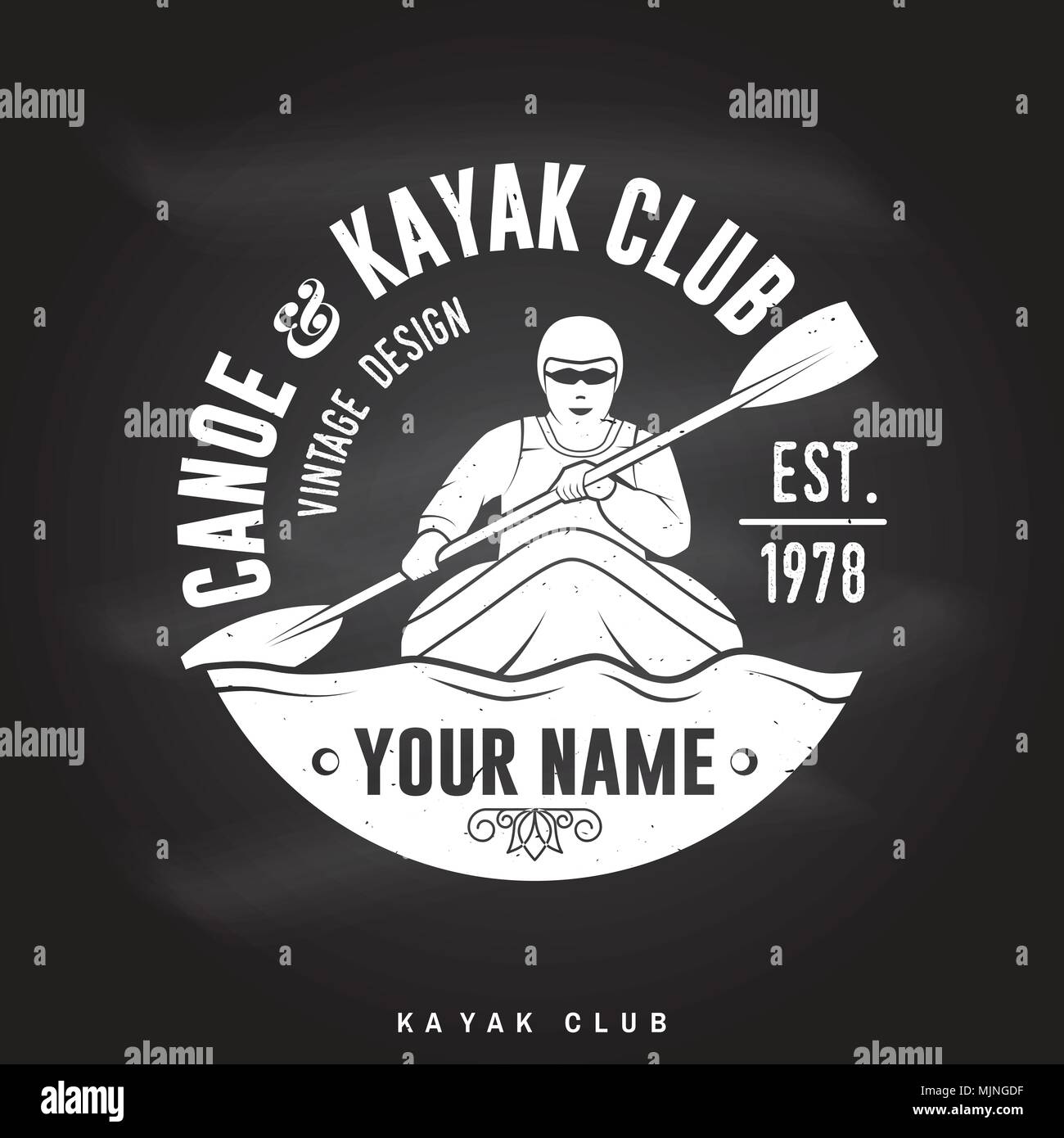 Kanu und Kajak Club Abzeichen auf dem Schwarzen Brett. Vector Illustration. Konzept für T-Shirt, Druck, Stempel oder T-Stück. Vintage Typografie Design mit Kayaker silh Stock Vektor