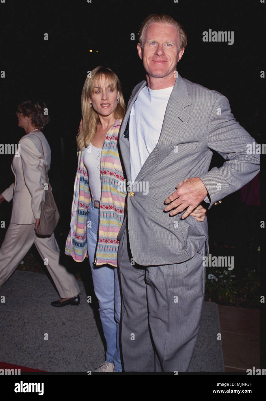 Ed Begley, Jr. und Freundin Rachel Carson - - -' Tsuni/Bourquard'ed Begley, Jr. und Freundin Rachel Carson, Ed Begley, Jr. und Freundin Rachel Carson, Ed Begley, Jr. und Freundin Rachel Carson Ereignis in Hollywood Leben - Kalifornien, Red Carpet Event, Vertikal, USA, Filmindustrie, Prominente, Fotografie, Bestof, Kunst, Kultur und Unterhaltung, Topix Celebrities Fashion / vom roten Teppich -1994-2000, eine Person, Vertikal, Besten, Hollywood Leben, Event in Hollywood Leben - Kalifornien, Roter Teppich und backstage, USA, Filmindustrie, Prominente, Fotografie, Bestof, Kunst und Kultur Stockfoto