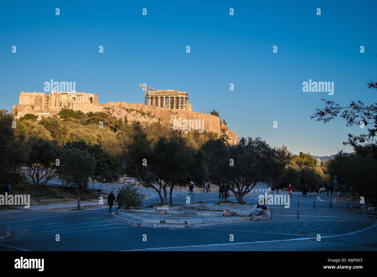 Blick auf die Akropolis von dionysiou Aeropagitou Straße in Athen Griechenland Stockfoto