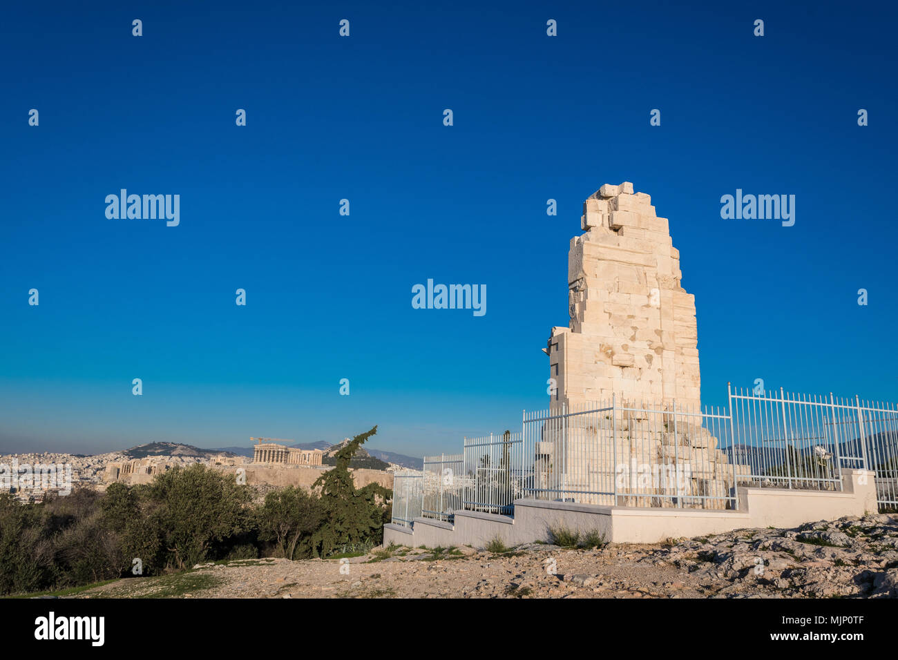 Die Philpappos Monument, das sich in Athen, Griechenland. Eine antike griechische Mausoleum Philopappus gewidmet, ein Prinz aus dem Königreich Kommagene. Stockfoto