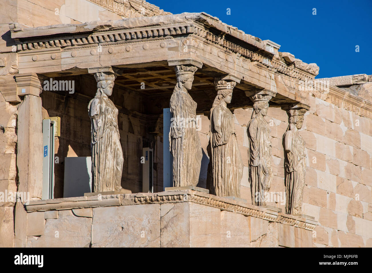 Die Karyatiden des Erechtheion auf der Akropolis Athen Griechenland. Stockfoto