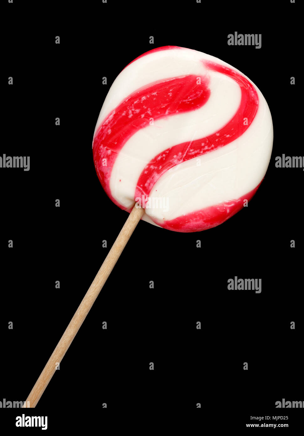 Candy Cane lollipop auf Schwarz isoliert. Stockfoto
