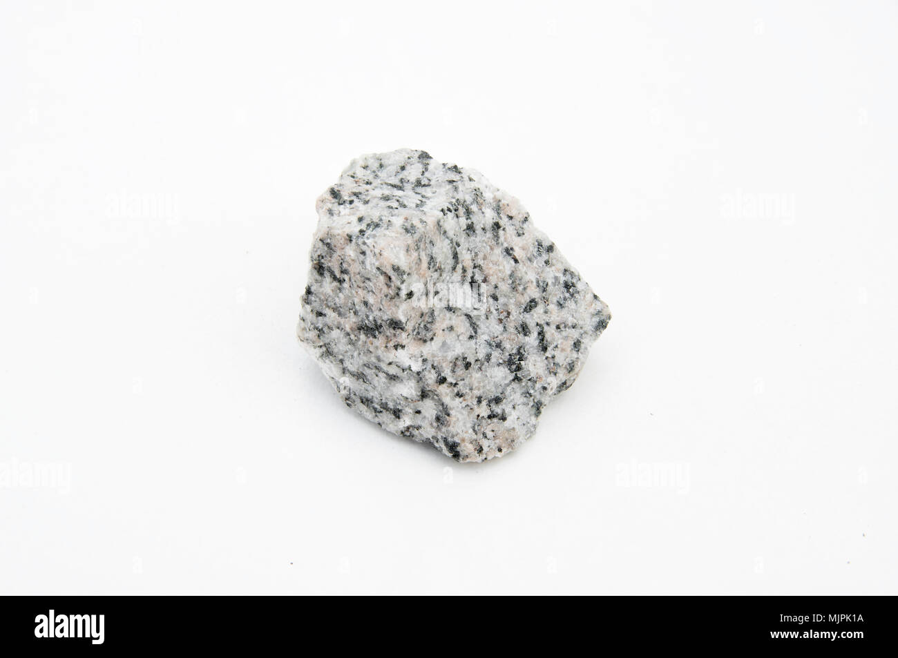Extreme close up mit einer Menge von Details der granodiorit Rock auf weißem Hintergrund Stockfoto