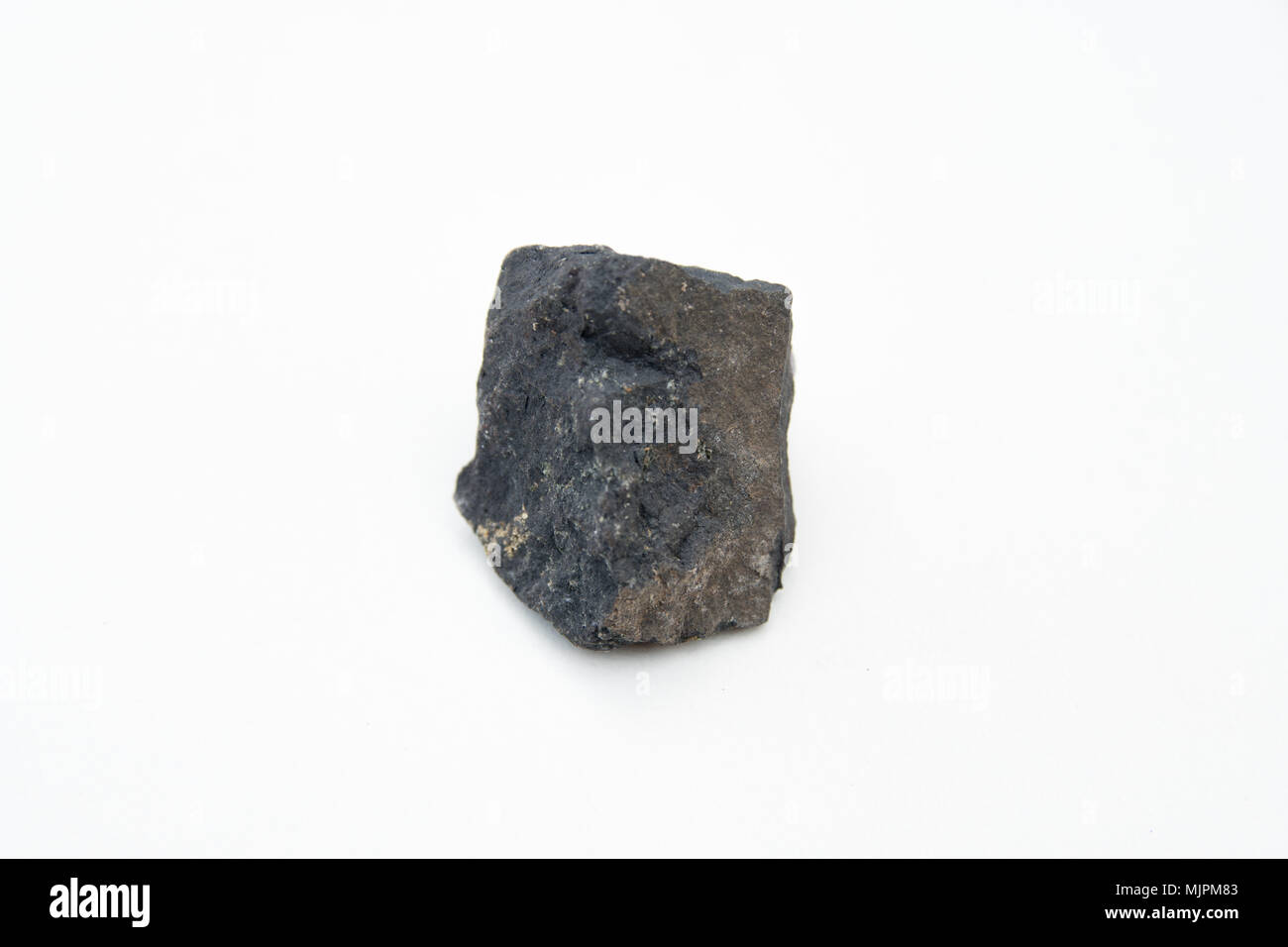 Extreme Nahaufnahme, mit vielen Details von Magnetit Mineral auf weißem Hintergrund Stockfoto