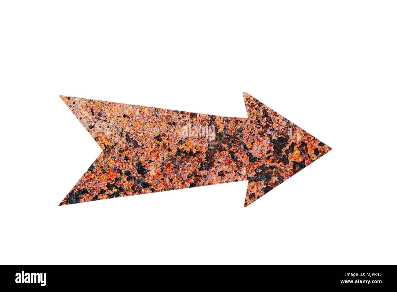 Rostig und Grunge metal Eisenplatte Pfeil mit Peeling Beschichtung und Kratzer Textur auf einem weißen Hintergrund. Stockfoto
